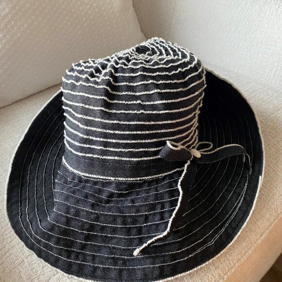 Chapeau protège soleil noir et blanc ajustable - Picture 2 of 7